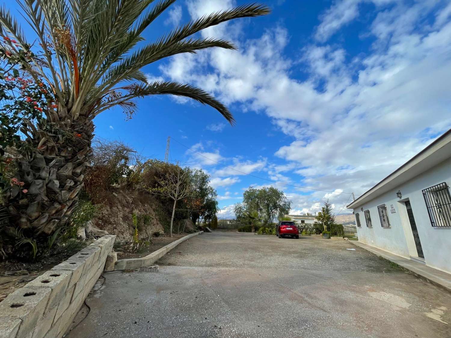Casa rural con terreno en Velez-Málaga