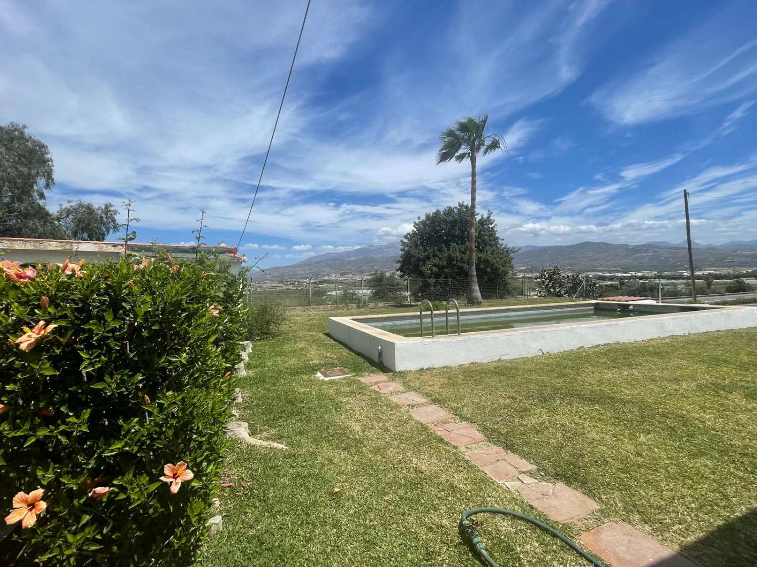 Casa rural con terreno en Velez-Málaga
