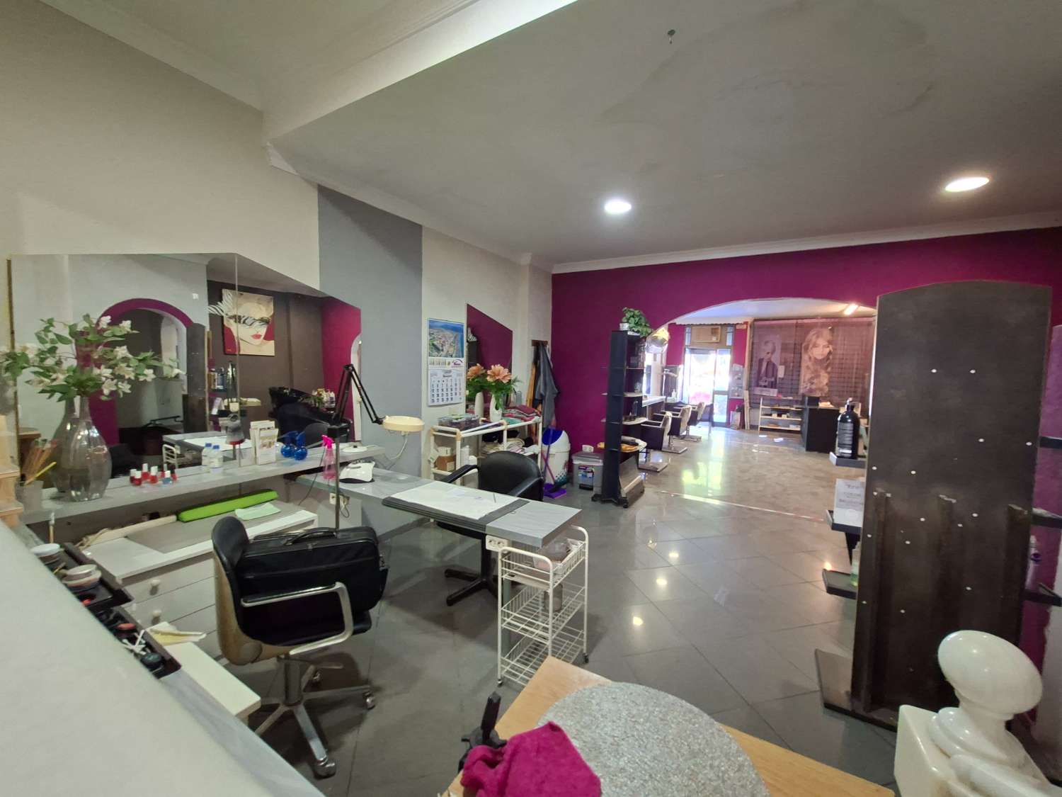 Local con garaje a la venta
