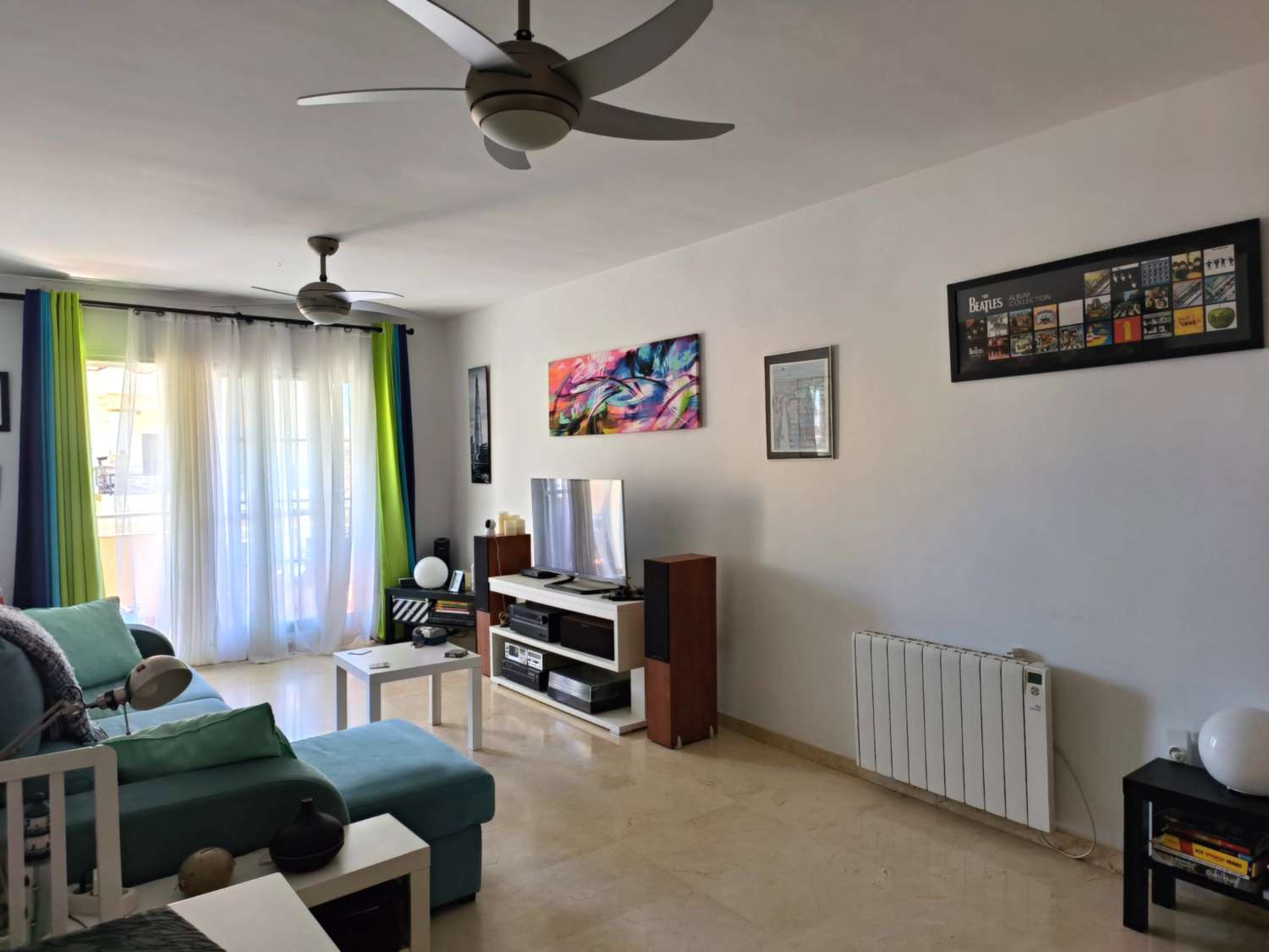 Vivienda Amplia y Luminosa a 50 Metros de la Playa – Caleta de Vélez
