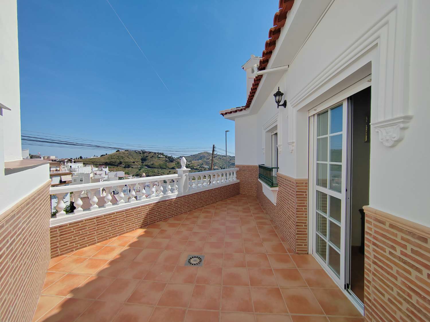 Casa con vistas espectaculares en Competa y apartamento independiente