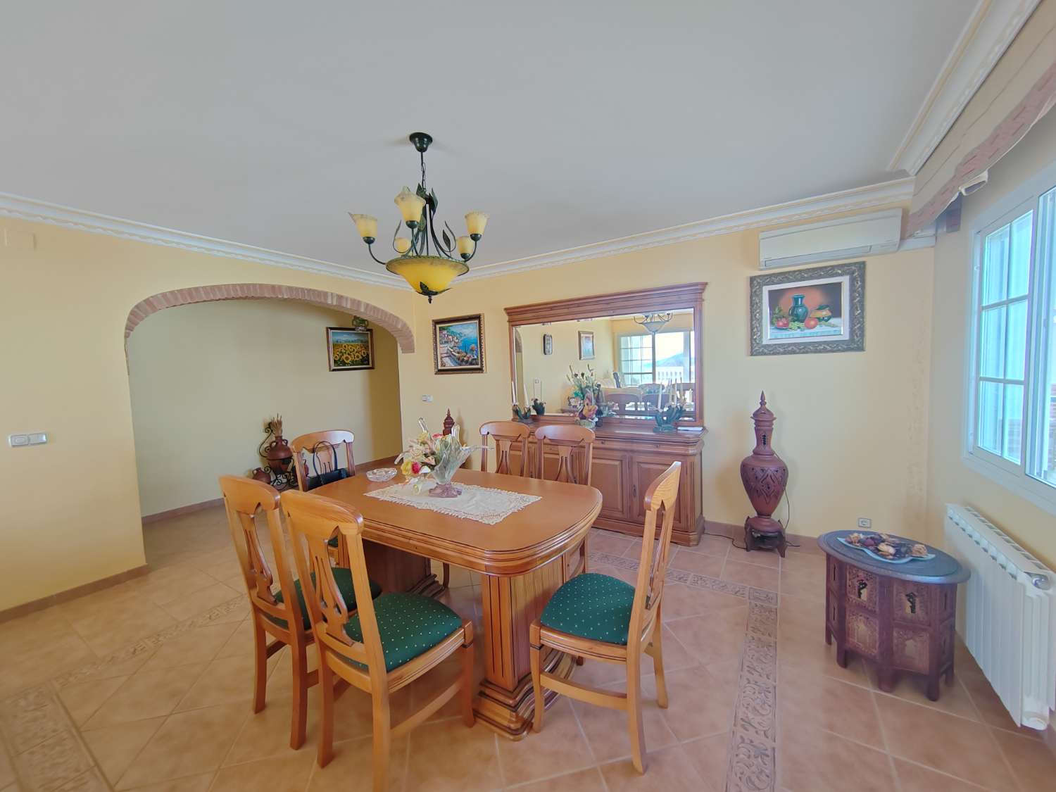 Casa con vistas espectaculares en Competa y apartamento independiente