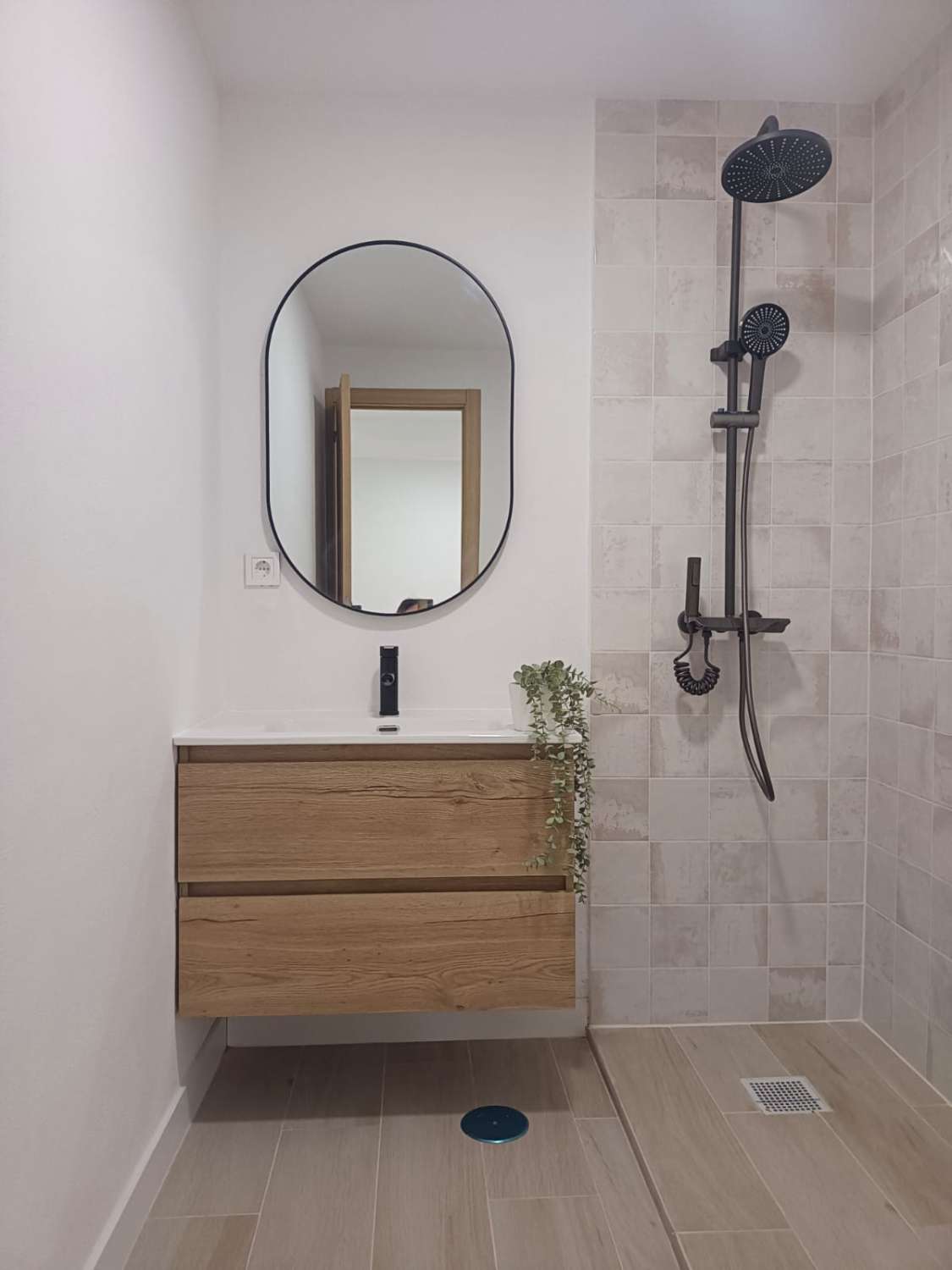 Casa reformada con jardín privado en el corazón de Algarrobo Pueblo, a 3 km del mar