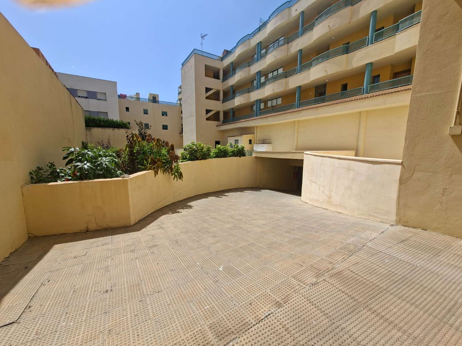 Garage with 145 m² Torre del Mar