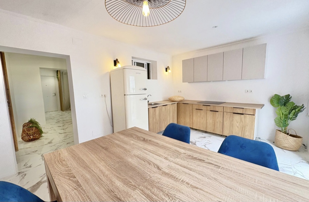 Casa de 3 habitaciones renovada   en  Vèlez-Màlaga