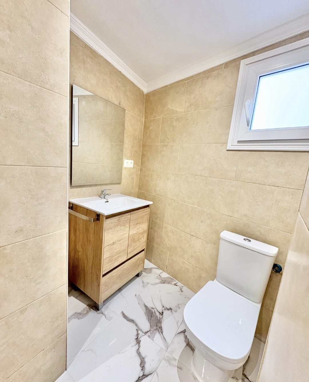 Casa de 3 habitaciones renovada   en  Vèlez-Màlaga