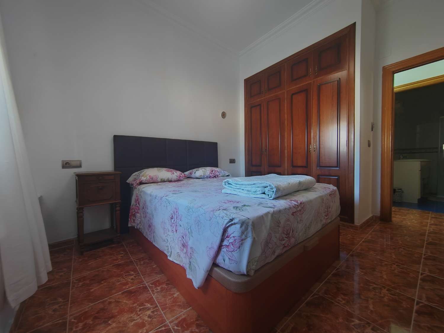 Villa en Caleta de Vélez con vistas al mar, piscina y apartamento independiente