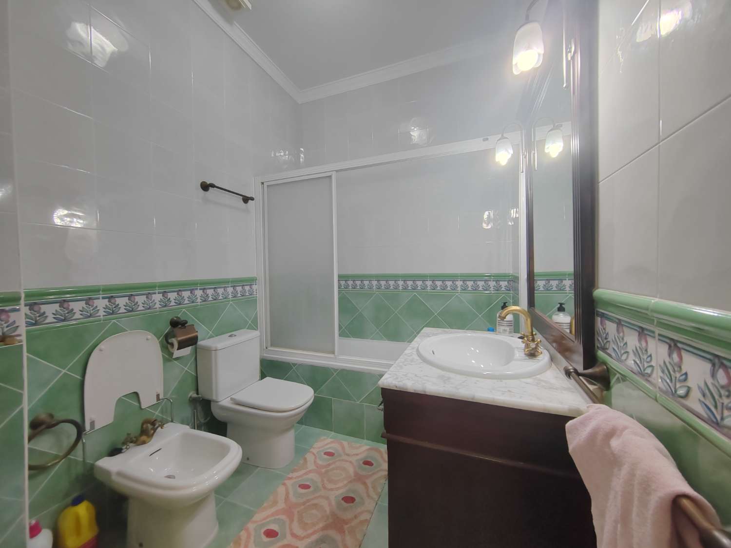 Villa en Caleta de Vélez con vistas al mar, piscina y apartamento independiente