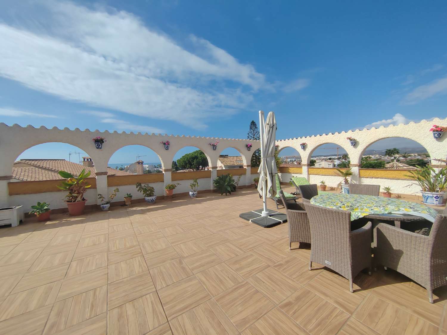 Villa en Caleta de Vélez con vistas al mar, piscina y apartamento independiente
