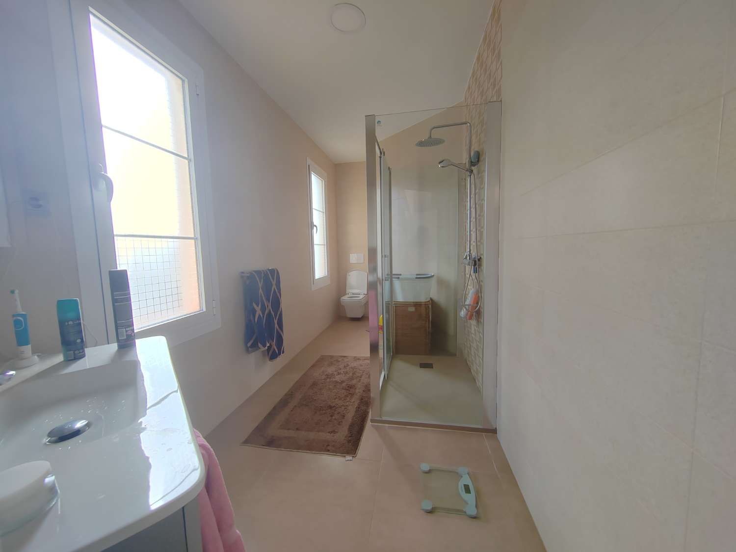 Villa en Caleta de Vélez con vistas al mar, piscina y apartamento independiente