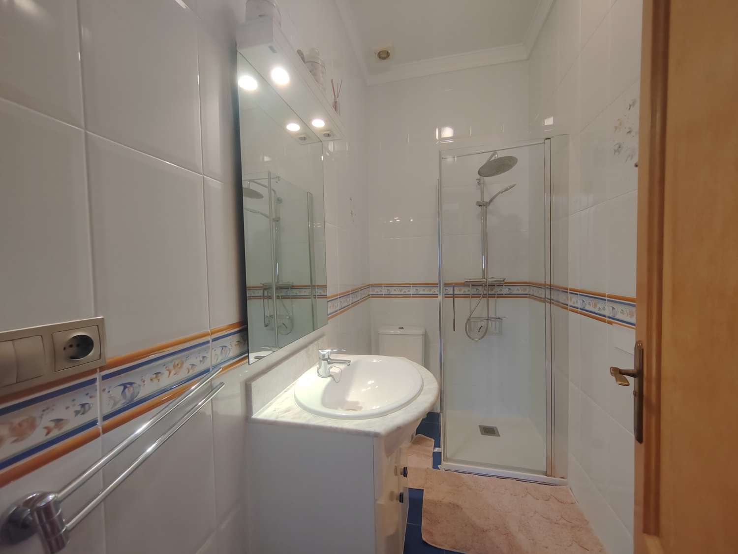 Villa en Caleta de Vélez con vistas al mar, piscina y apartamento independiente