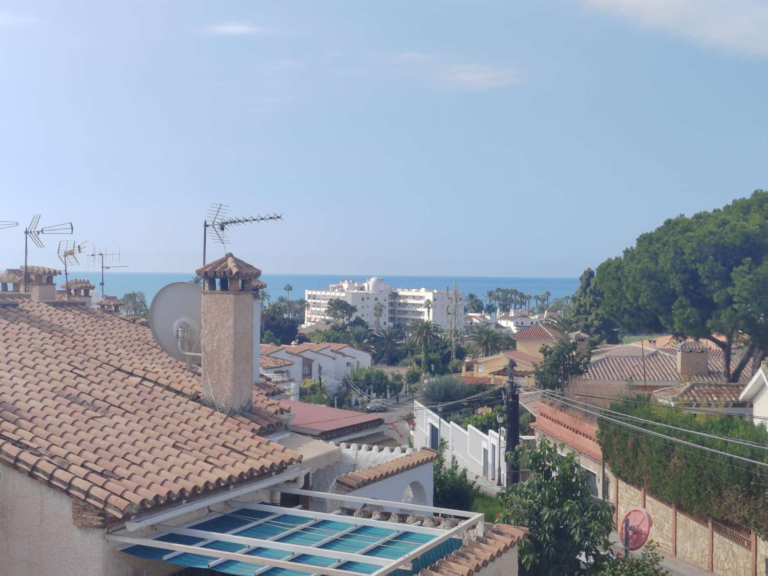 Villa en Caleta de Vélez con vistas al mar, piscina y apartamento independiente
