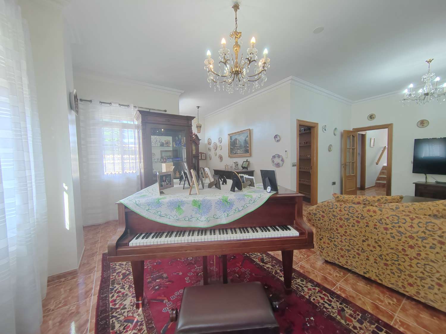 Villa en Caleta de Vélez con vistas al mar, piscina y apartamento independiente