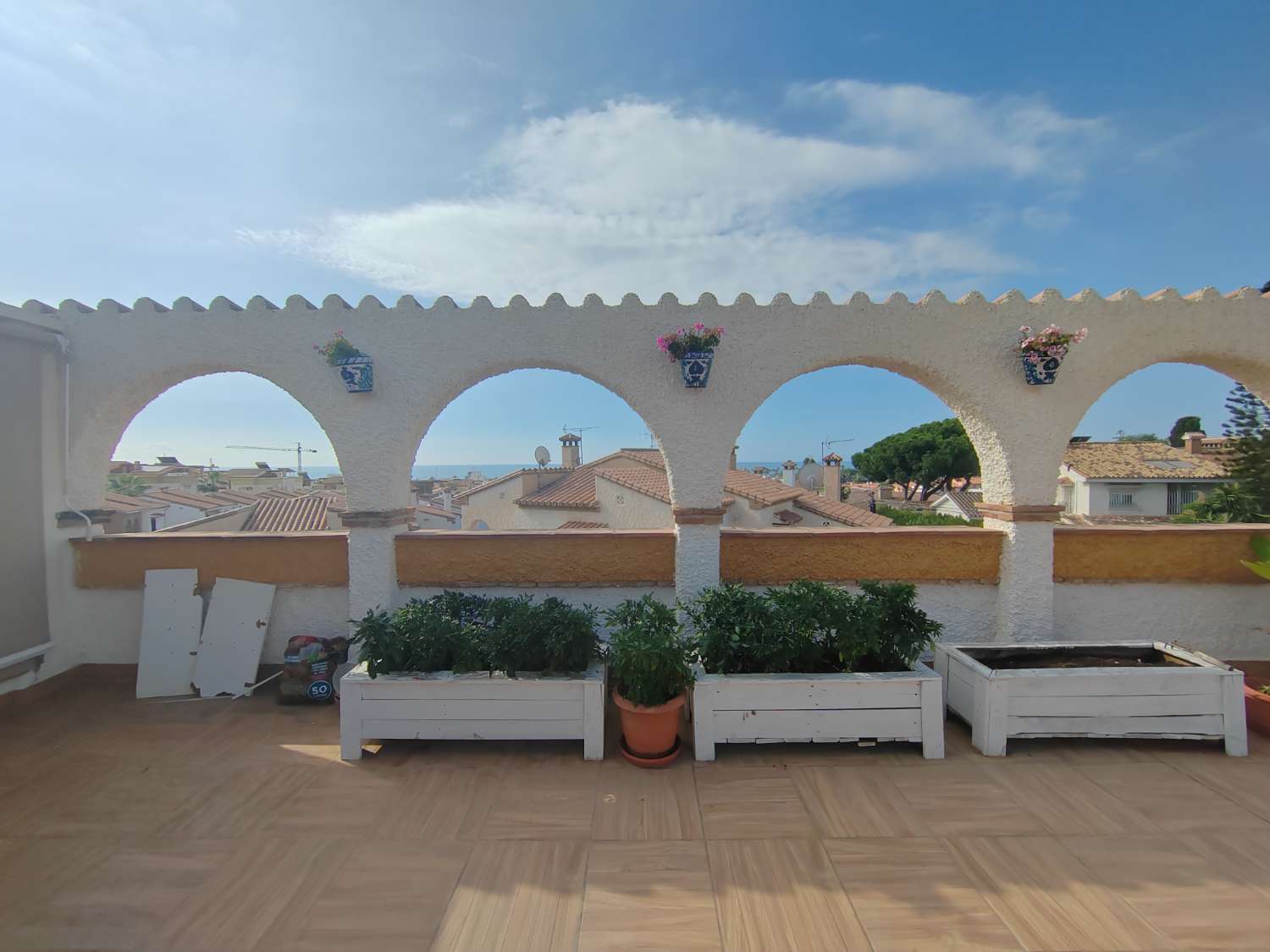 Villa en Caleta de Vélez con vistas al mar, piscina y apartamento independiente