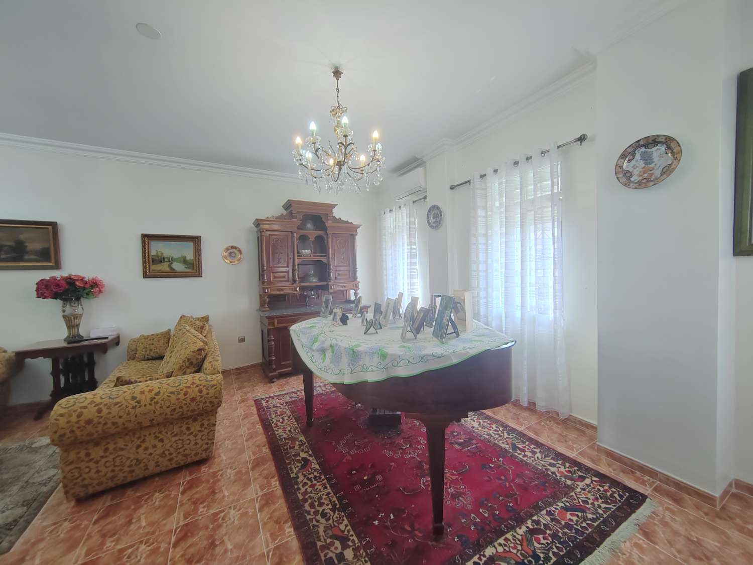 Villa en Caleta de Vélez con vistas al mar, piscina y apartamento independiente