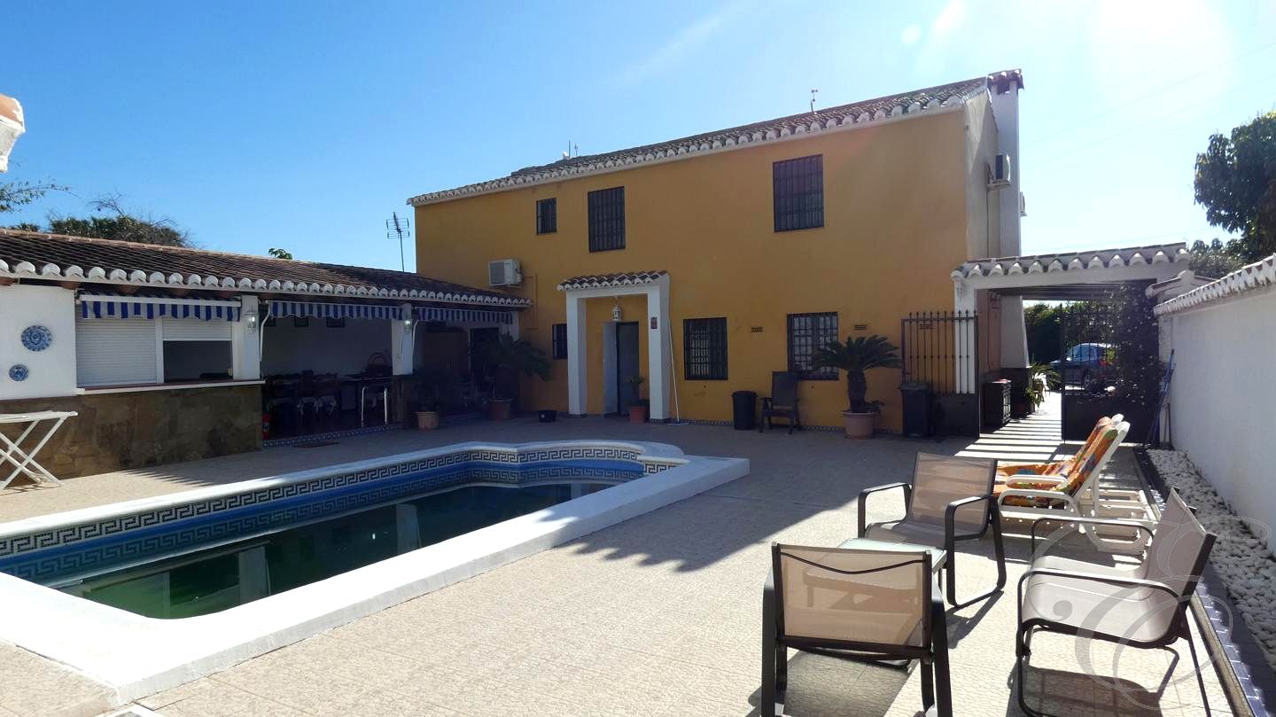 Chalet independiente en venta Vélez-Málaga