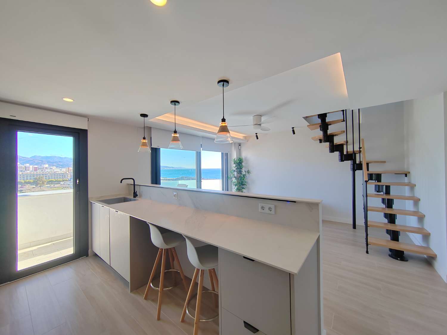 Ático en alquiler en Poniente-Faro (Torre del Mar)