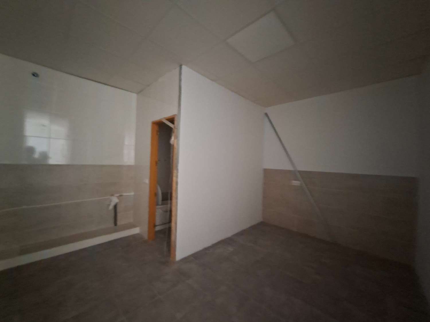 اعمال للبيع في Zona Hispanidad-Vivar Téllez (Vélez-Málaga)