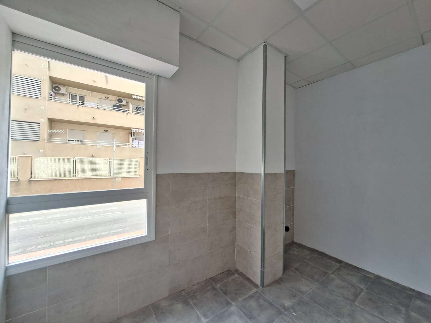 اعمال للبيع في Zona Hispanidad-Vivar Téllez (Vélez-Málaga)