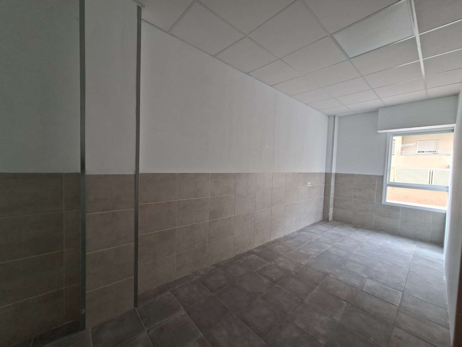 اعمال للبيع في Zona Hispanidad-Vivar Téllez (Vélez-Málaga)