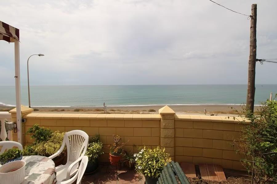 Villa en bord de mer à Benajarafe avec grand terrain urbain