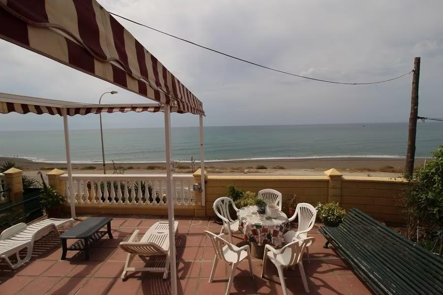 Villa en bord de mer à Benajarafe avec grand terrain urbain