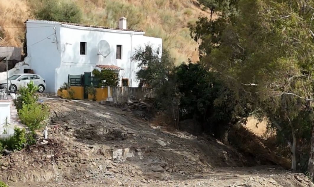 قطعة أرض للبيع في Canillas de Aceituno