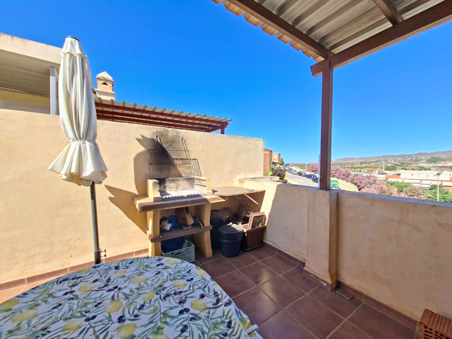 منزل للبيع في Almayate