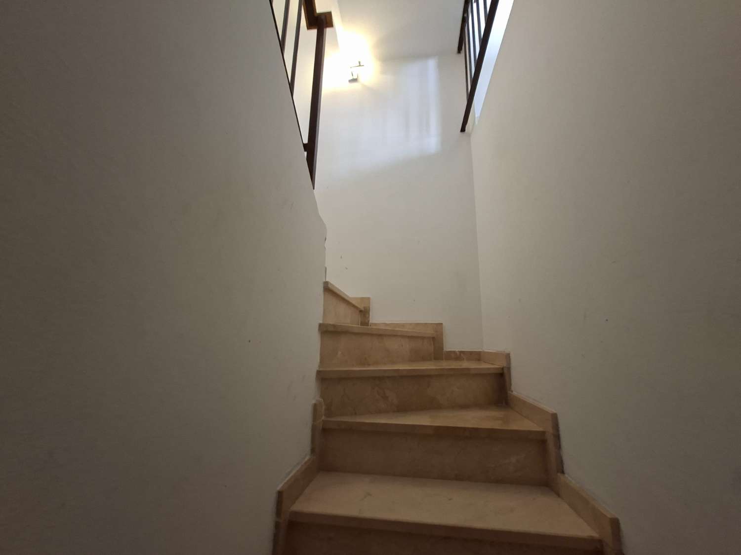 منزل للبيع في Almayate