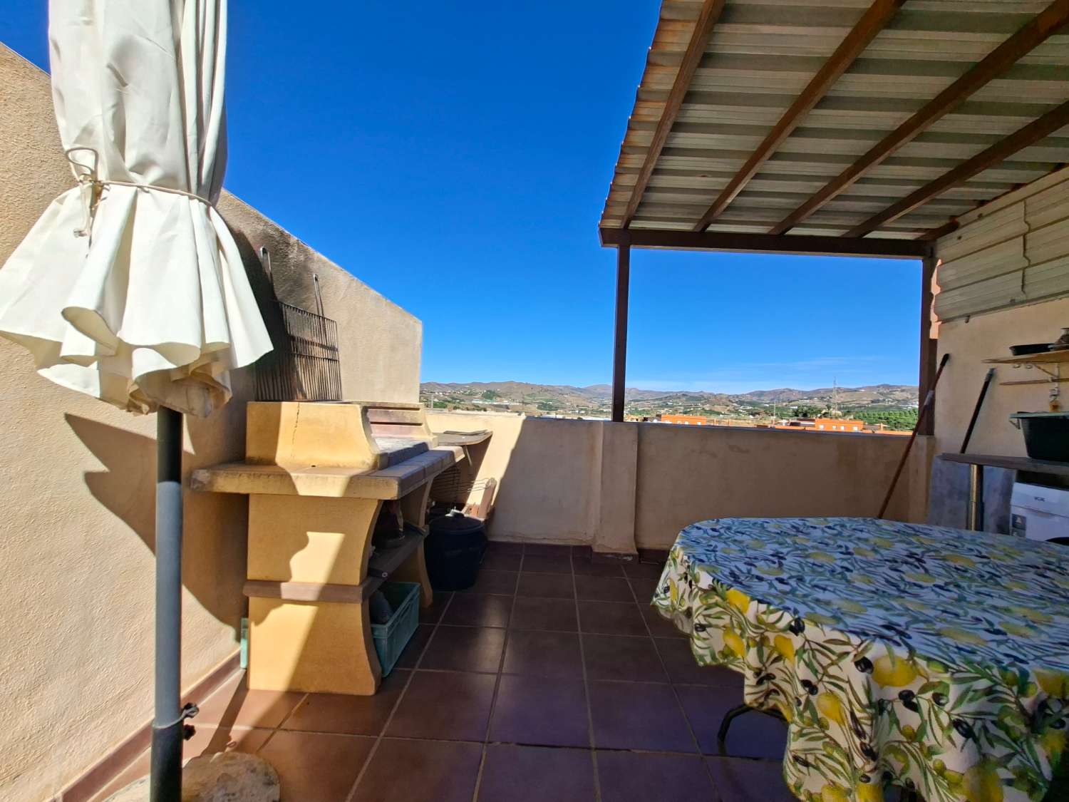 منزل للبيع في Almayate