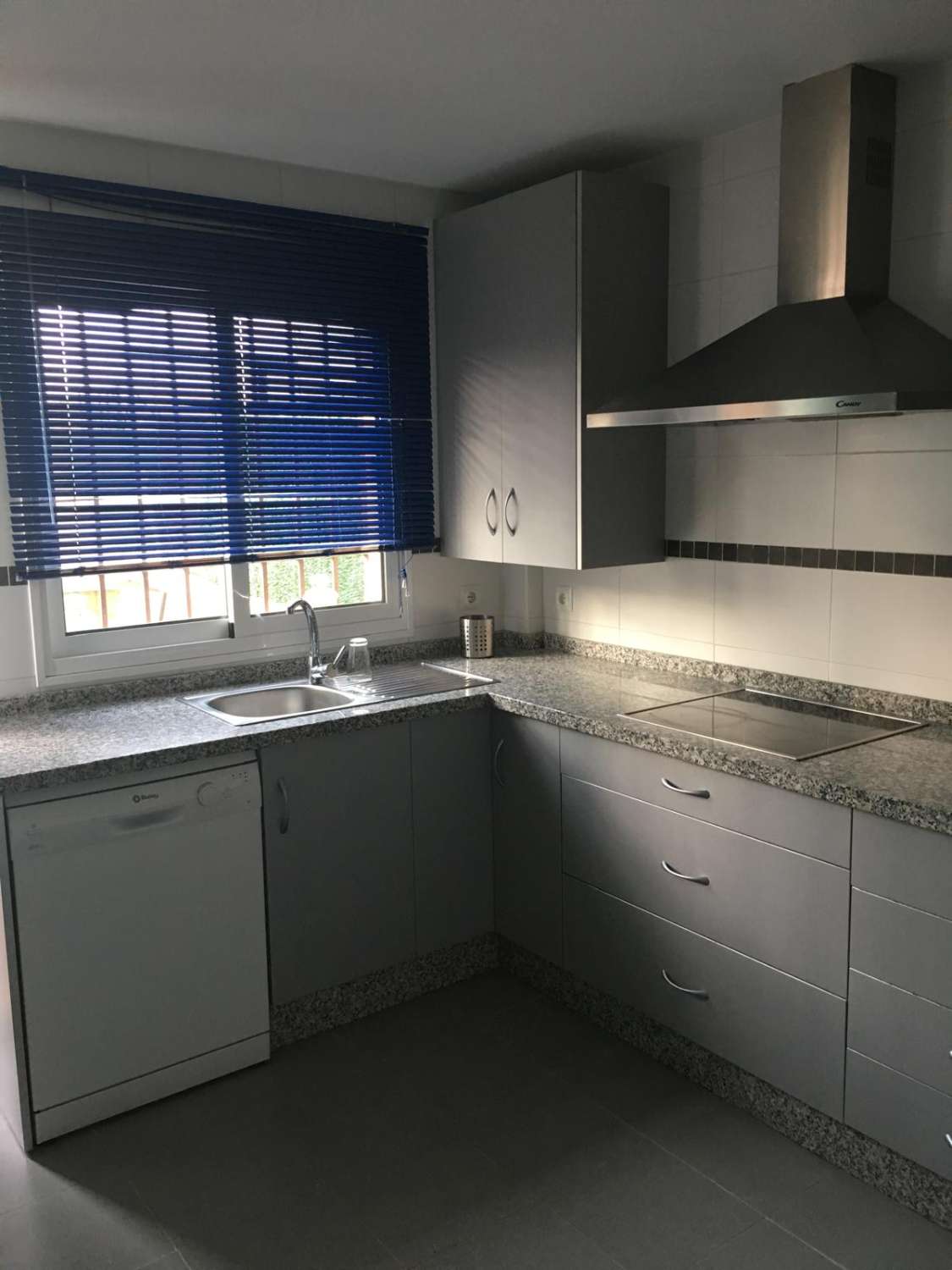 منزل للبيع في Almayate