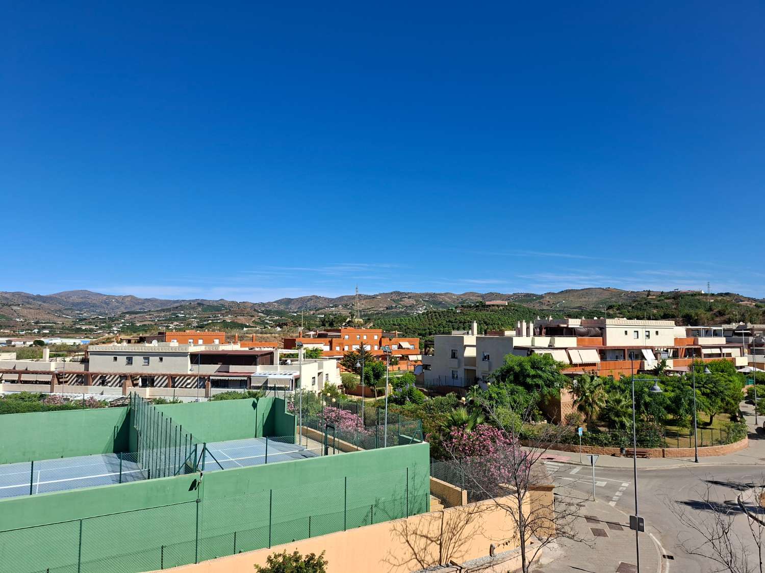 منزل للبيع في Almayate