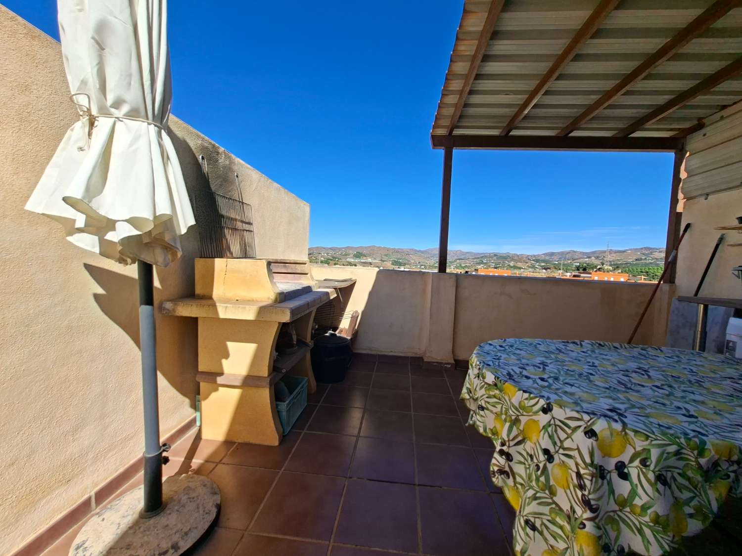 منزل للبيع في Almayate