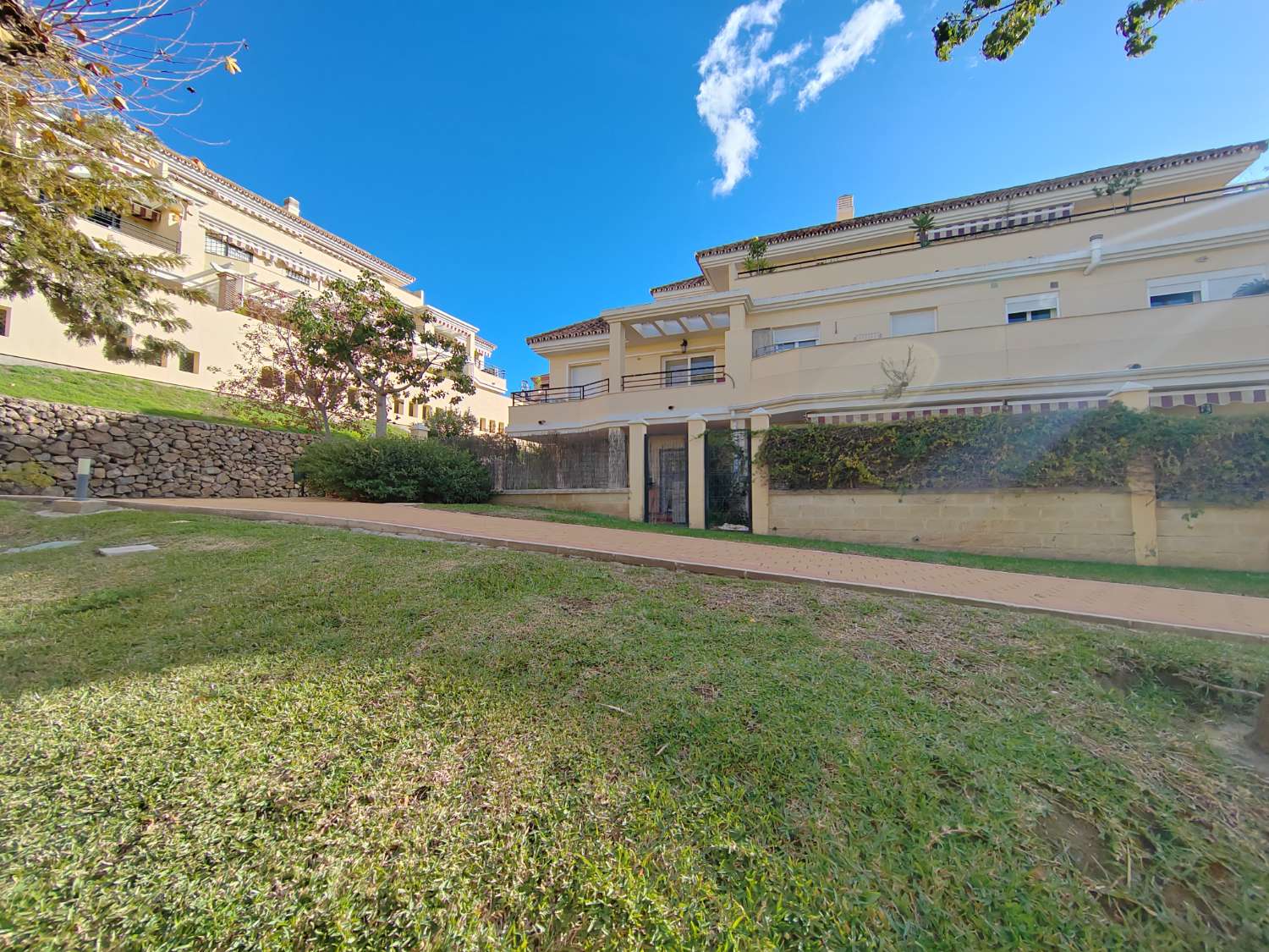 Apartamento de 3 dormitorios en Baviera Golf con piscina y parking