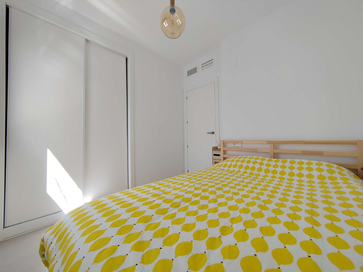 Penthouse in erster Strandlinie in Valle Niza mit Meerblick und Solarium