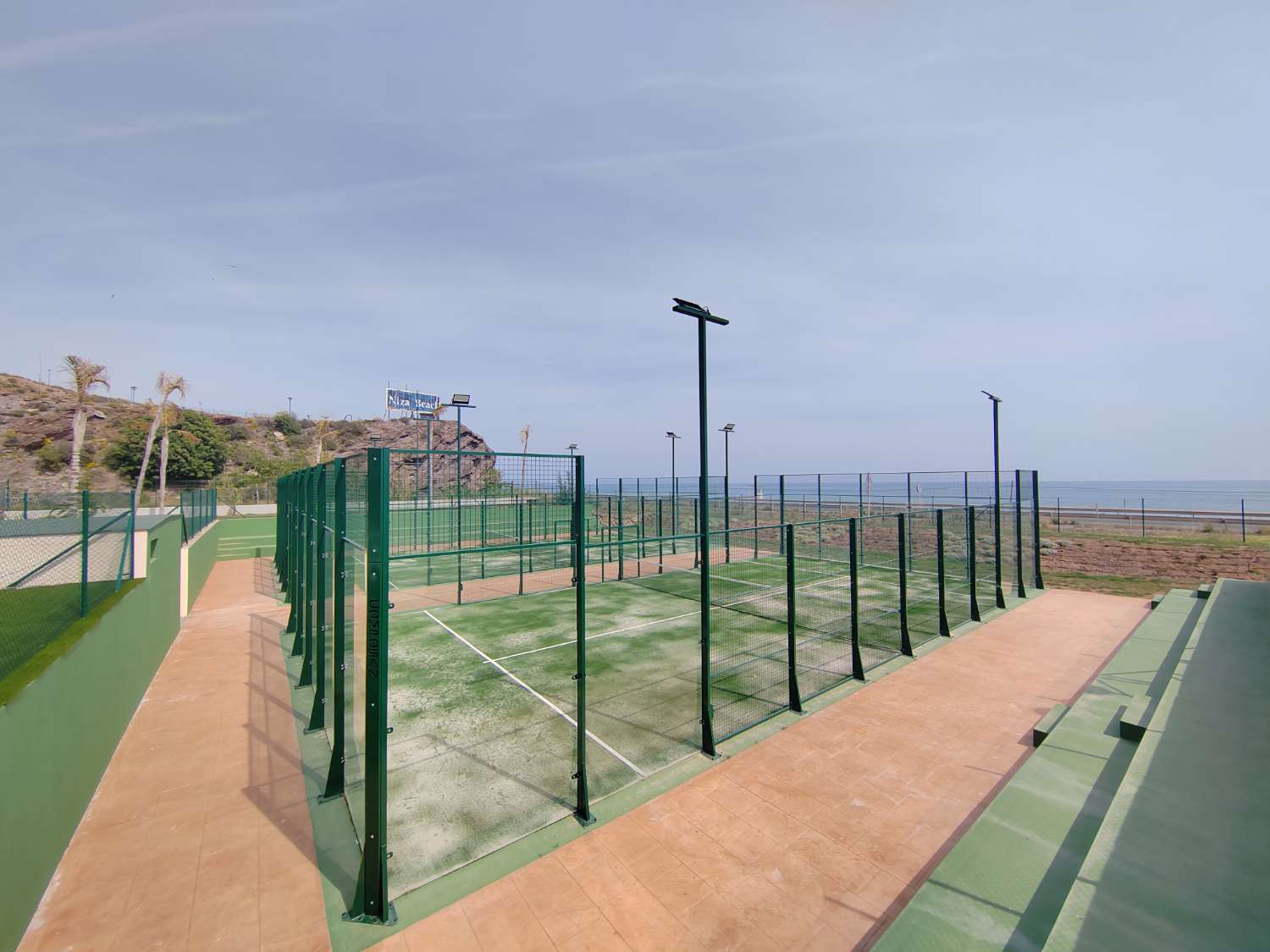 Penthouse in erster Strandlinie in Valle Niza mit Meerblick und Solarium