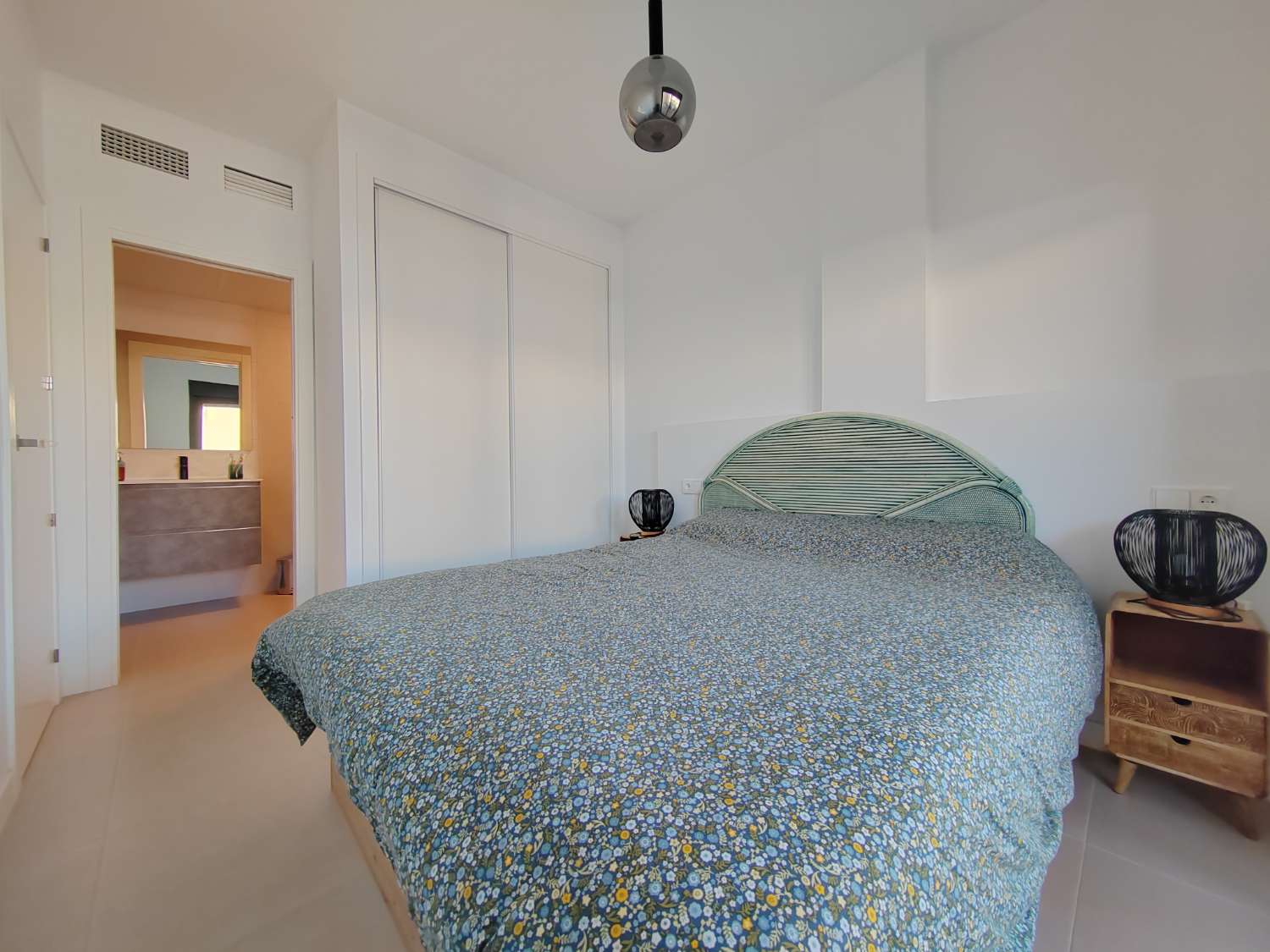 Penthouse in erster Strandlinie in Valle Niza mit Meerblick und Solarium