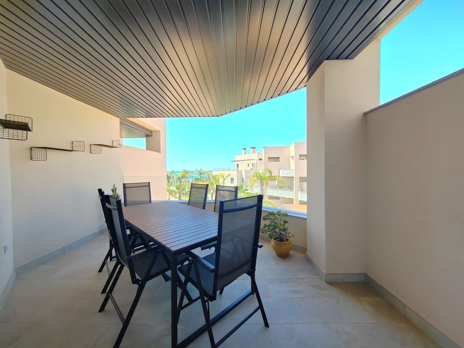 Penthouse in erster Strandlinie in Valle Niza mit Meerblick und Solarium