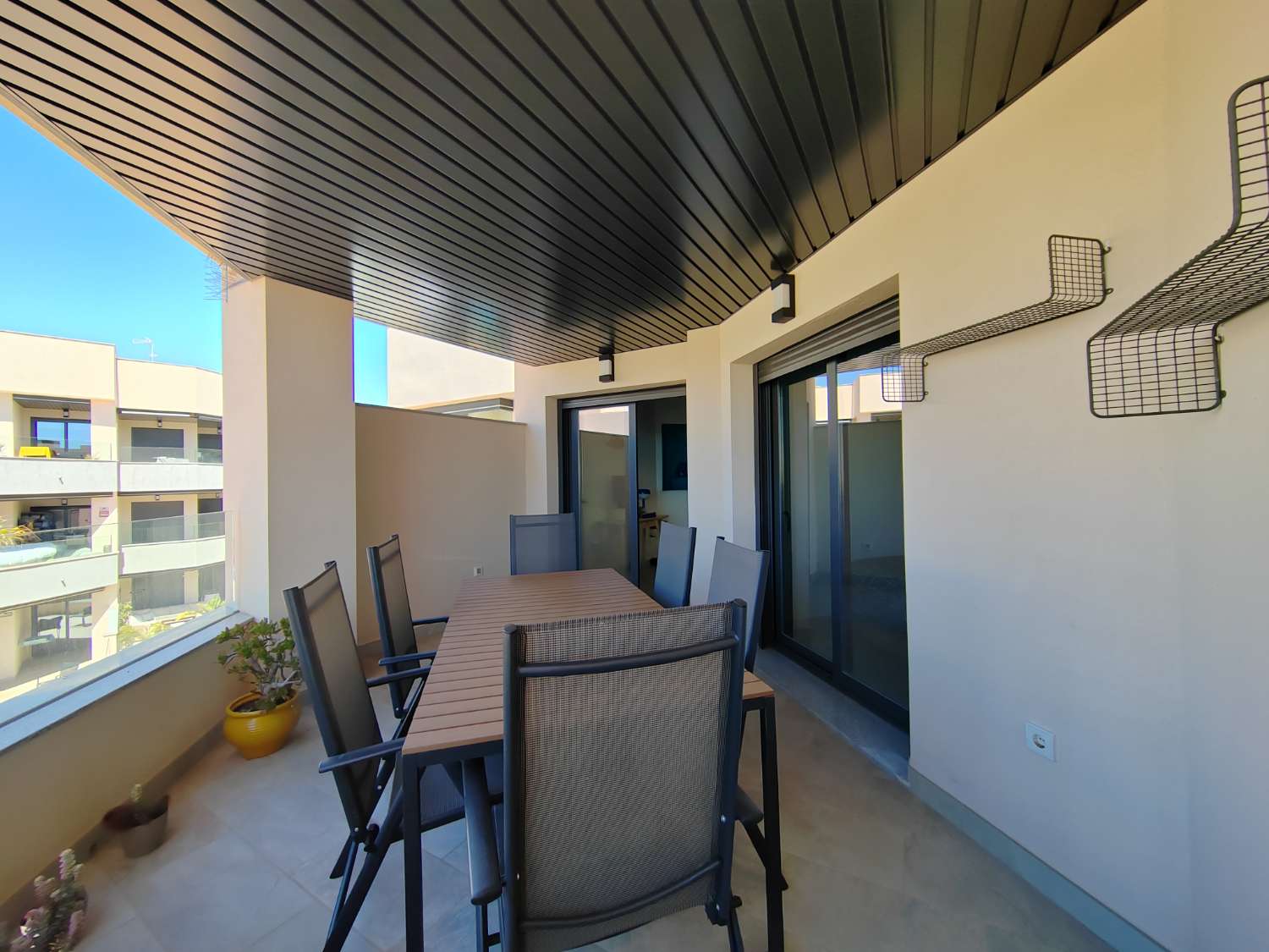 Penthouse in erster Strandlinie in Valle Niza mit Meerblick und Solarium