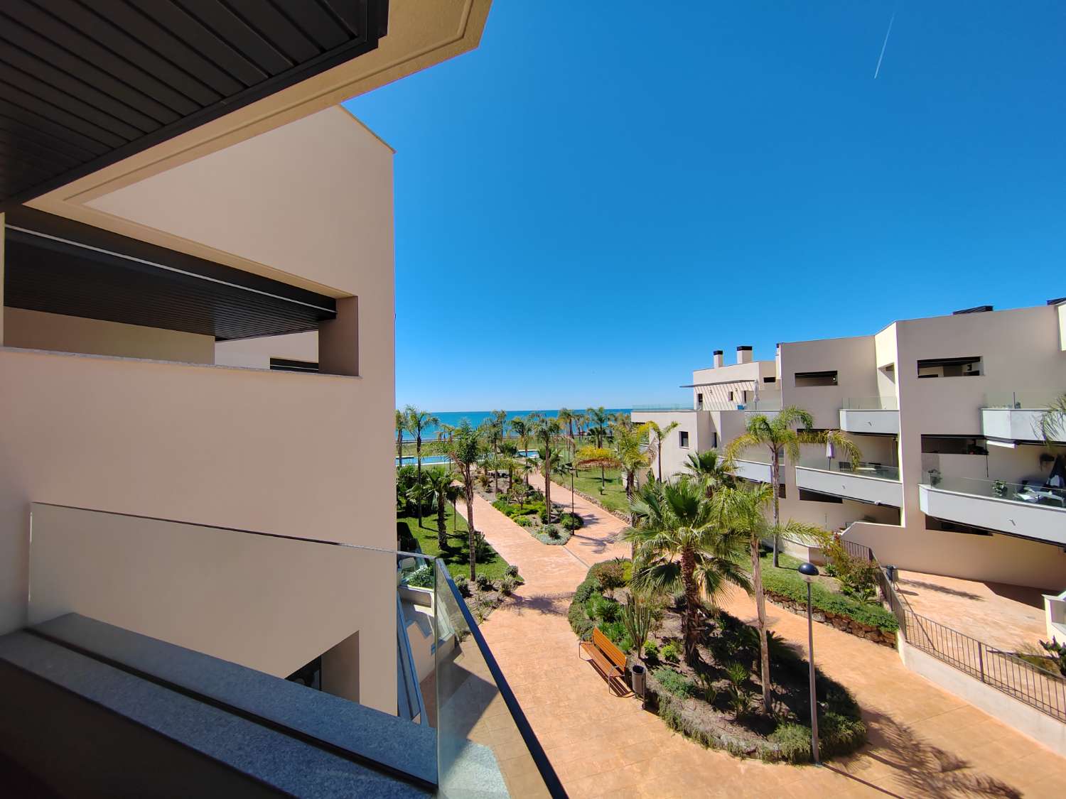 Penthouse in erster Strandlinie in Valle Niza mit Meerblick und Solarium