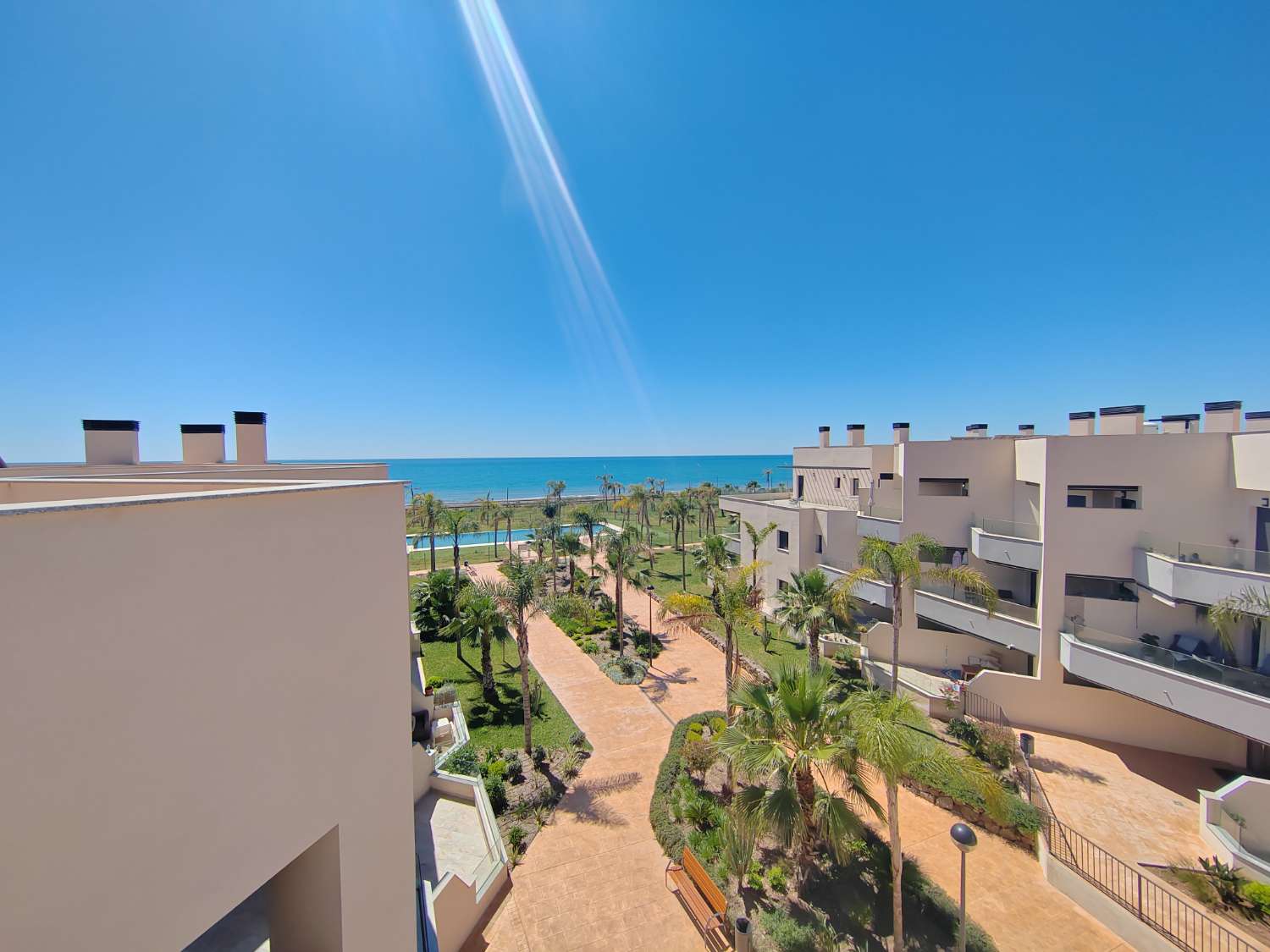 Penthouse in erster Strandlinie in Valle Niza mit Meerblick und Solarium