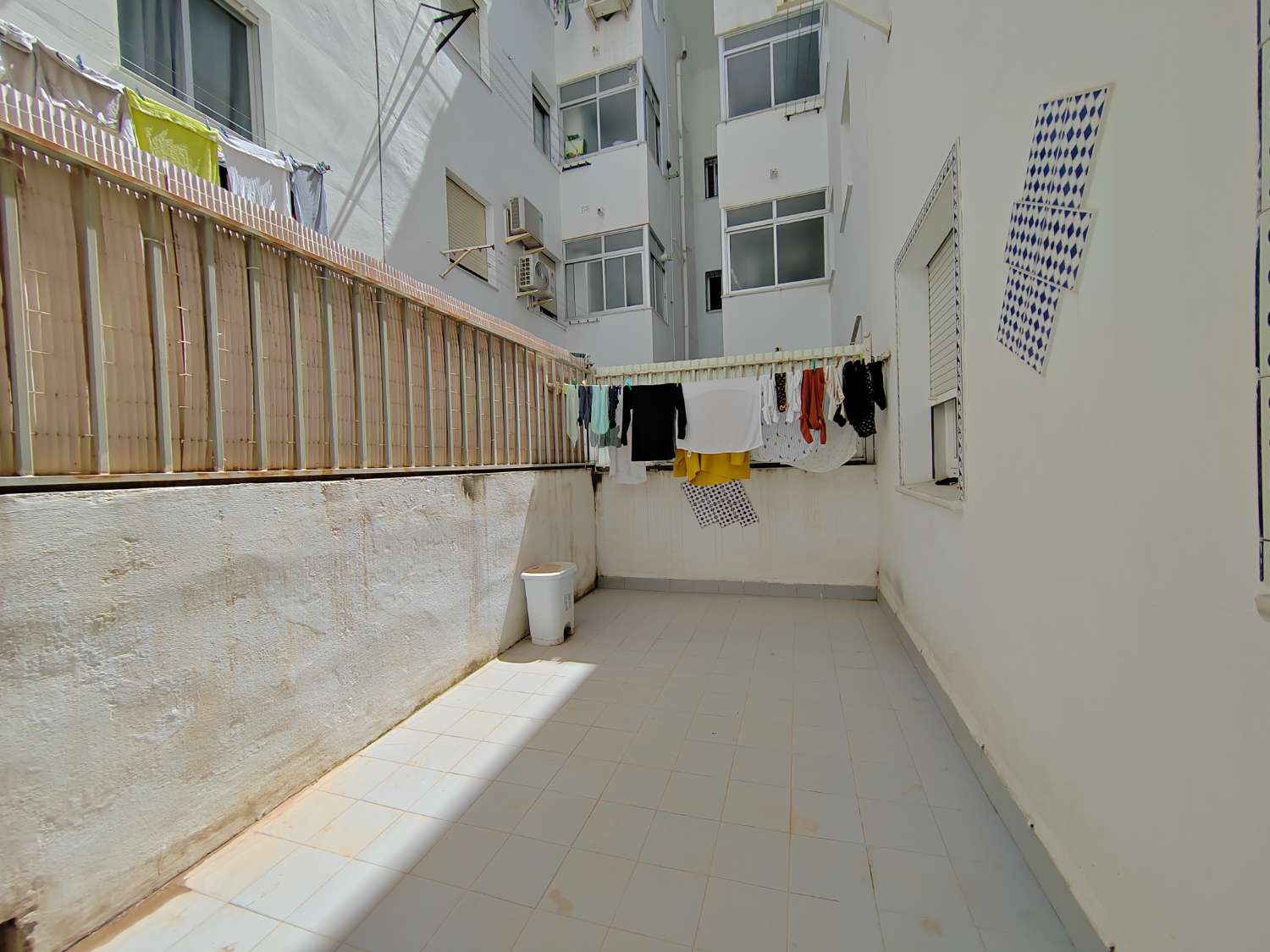 Logement spacieux rénové avec grand parking et possibilité de rangement