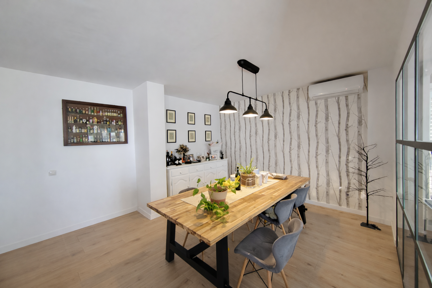 Logement spacieux rénové avec grand parking et possibilité de rangement