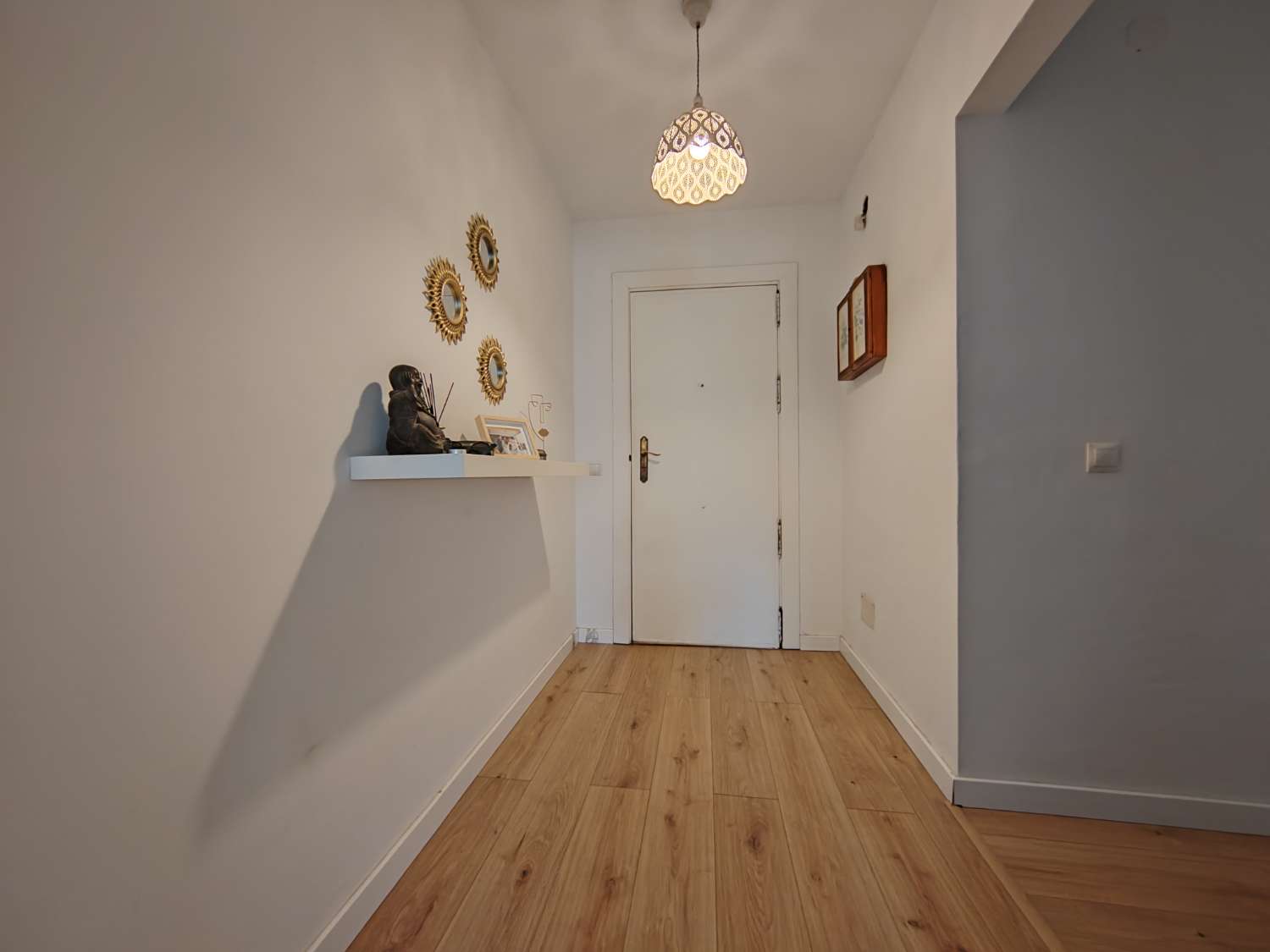 Logement spacieux rénové avec grand parking et possibilité de rangement