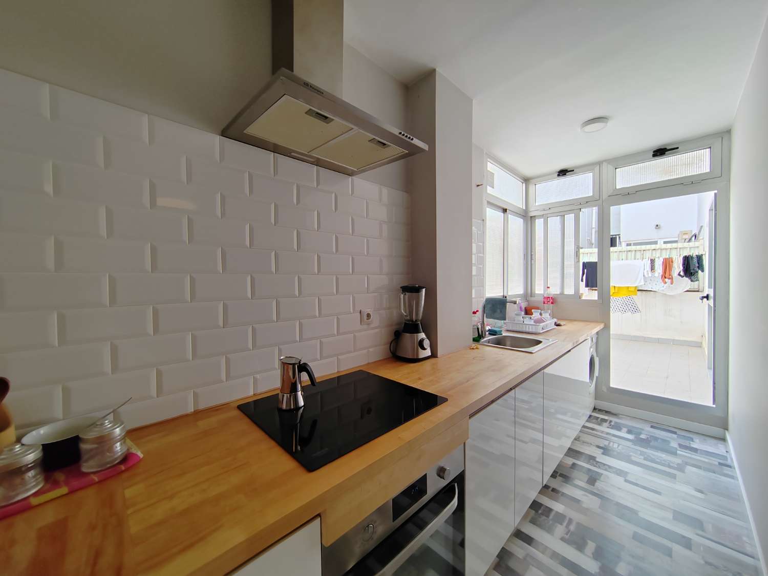 Logement spacieux rénové avec grand parking et possibilité de rangement