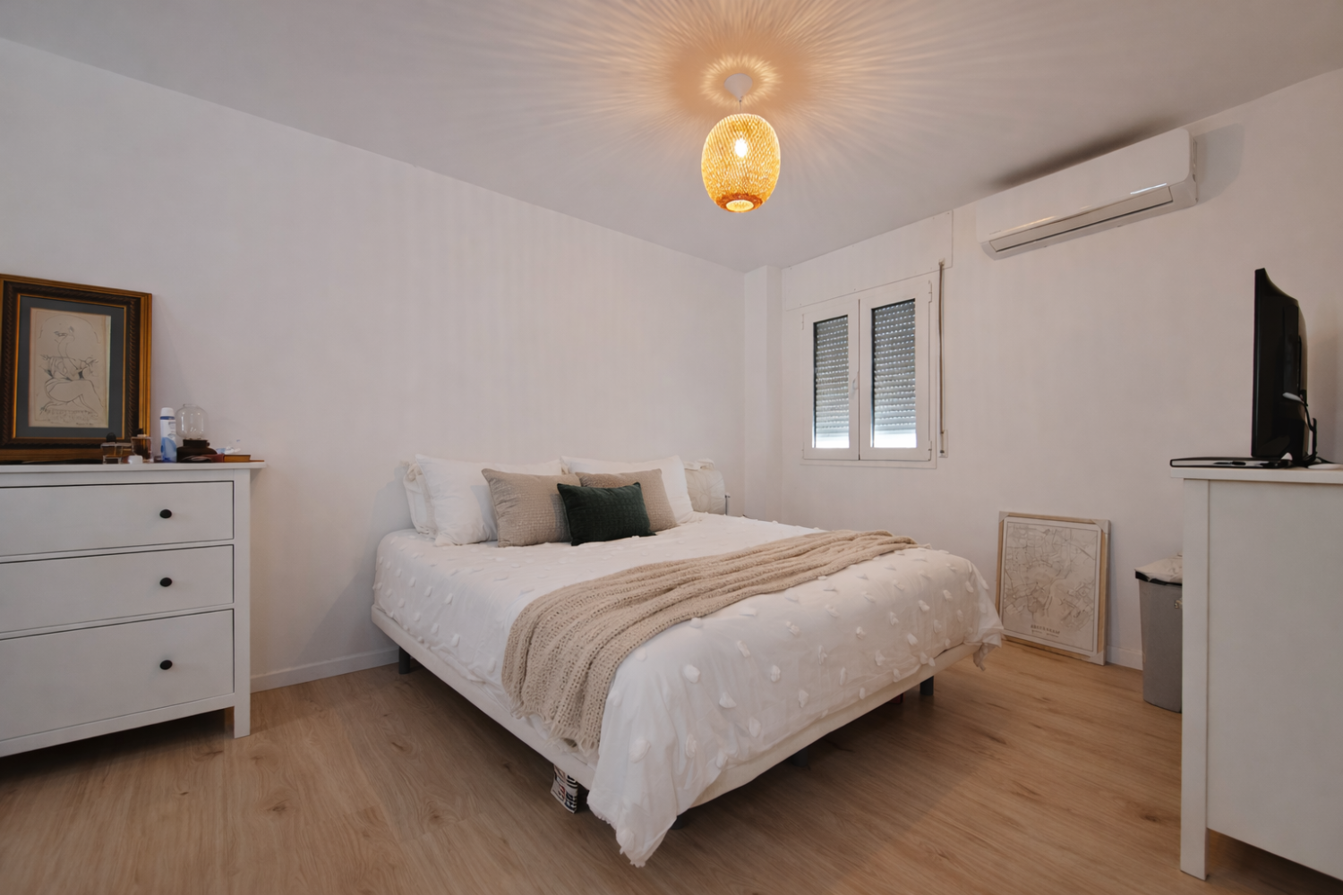 Logement spacieux rénové avec grand parking et possibilité de rangement