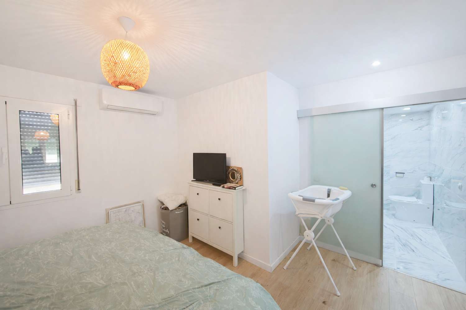 Logement spacieux rénové avec grand parking et possibilité de rangement