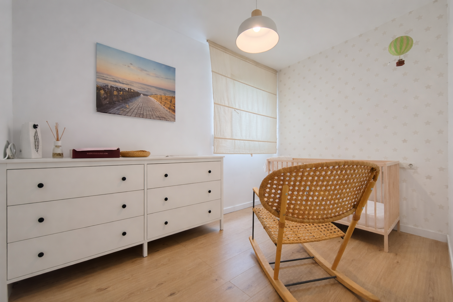 Logement spacieux rénové avec grand parking et possibilité de rangement