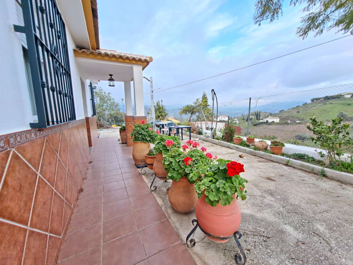 Casa 2 dormitorios con piscina  en  Viñuela